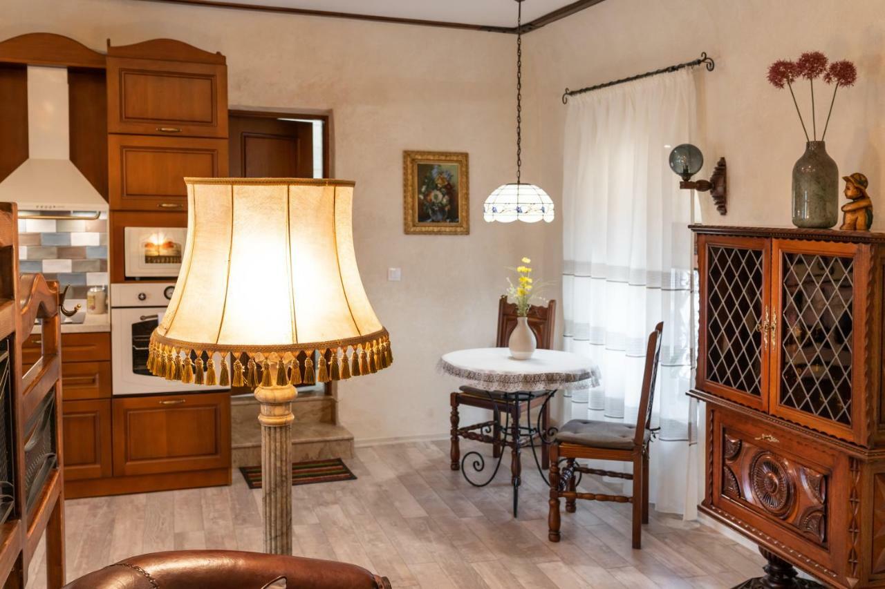 Historic Apartment In The Heart Of The City Veliko Tarnovo Kültér fotó