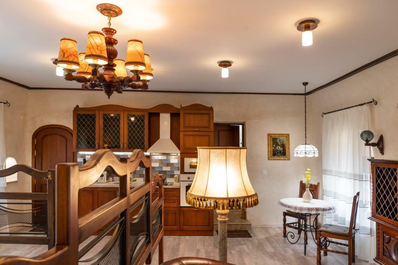 Historic Apartment In The Heart Of The City Veliko Tarnovo Kültér fotó