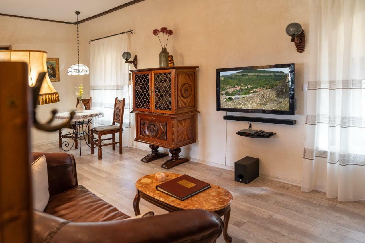 Historic Apartment In The Heart Of The City Veliko Tarnovo Kültér fotó